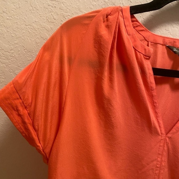 Tommy Bahama 100% Silk Coral Short Sleeve Blouse - Picture 7 of 7